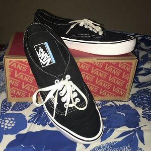 Black canvas Vans size 9